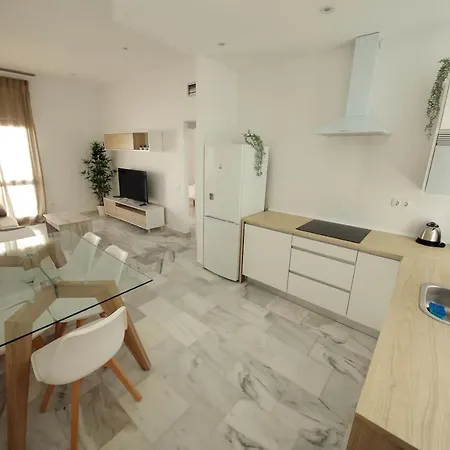 Allo Larga Hideaway Parking Centro 2